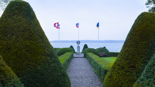 Flaggen im Schlosspark Louisenlund